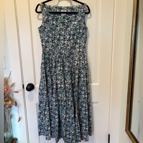 Laura Ashley Dresses & Skirts - Vintage Laura Ashley Floral Midi Dress